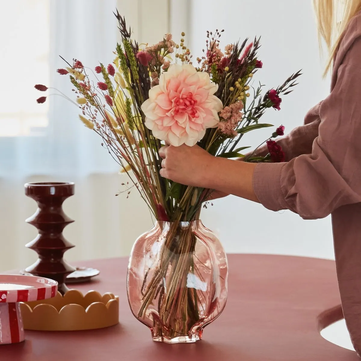 Hotels & cruise lines in-store display of Dutch Flower House bouquets